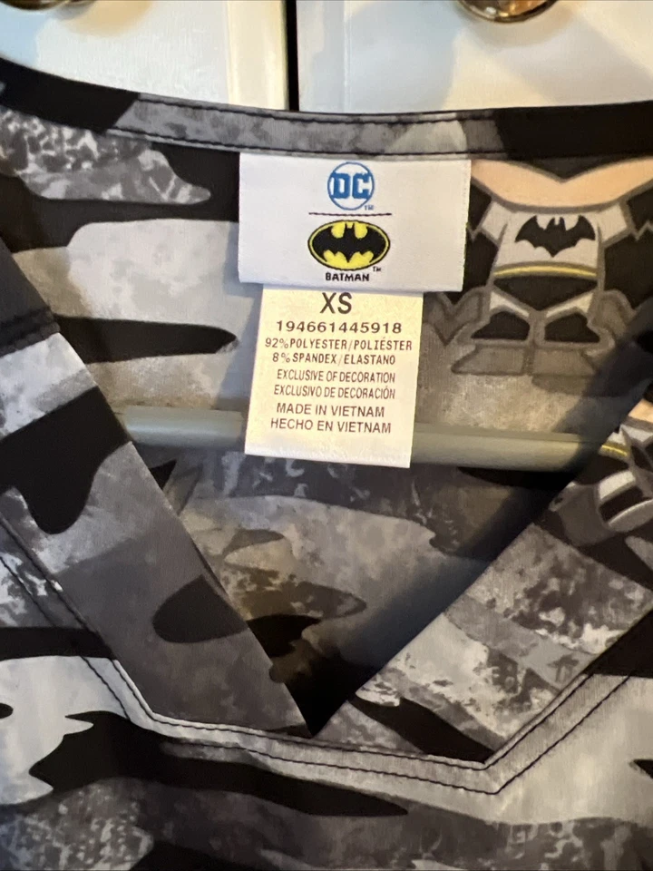 Tooniforms Medical Scrubs Baby Batman V Neck Short Sleeve Scrub Top XS - NEW! - Image 2 of 4