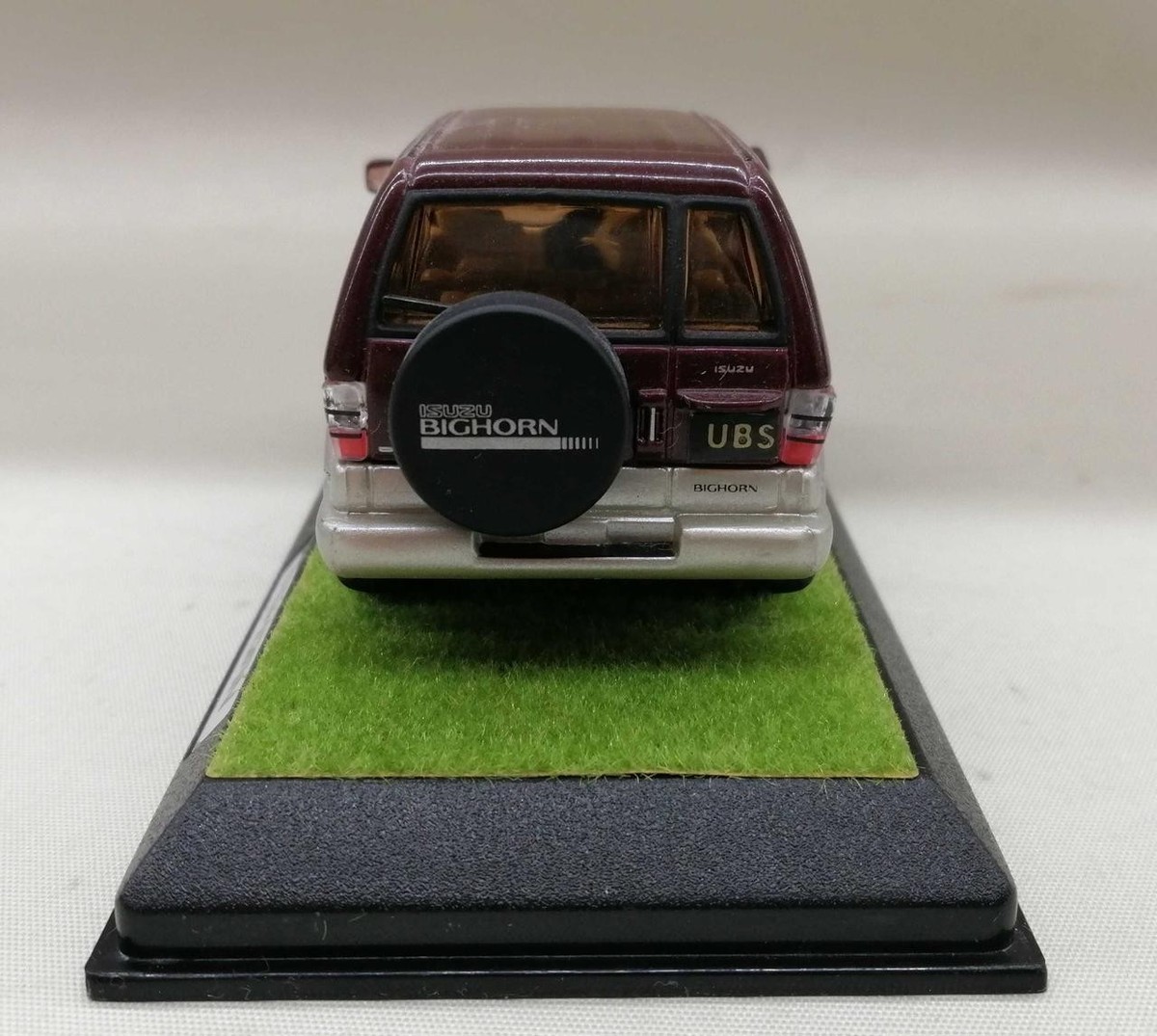 Isuzu Bighorn ミニカー 1/43 1:43 Scale Resin Car Model BIGHORN 1993 Car Model Vehicles