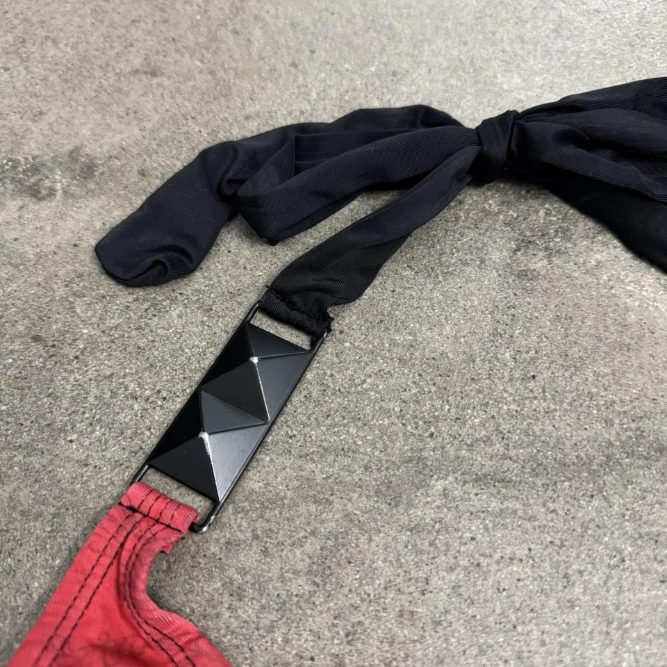 Conjunto de bikini Y2K Sinful Affliction Femme Fatal en rojo (parte superior mediana parte inferior pequeña) Foto 4 de 4