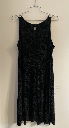 Lovely Size S Old Navy Floral Black Velvet Burn-out Knit Swing Maternity Dress - Picture 3 of 12