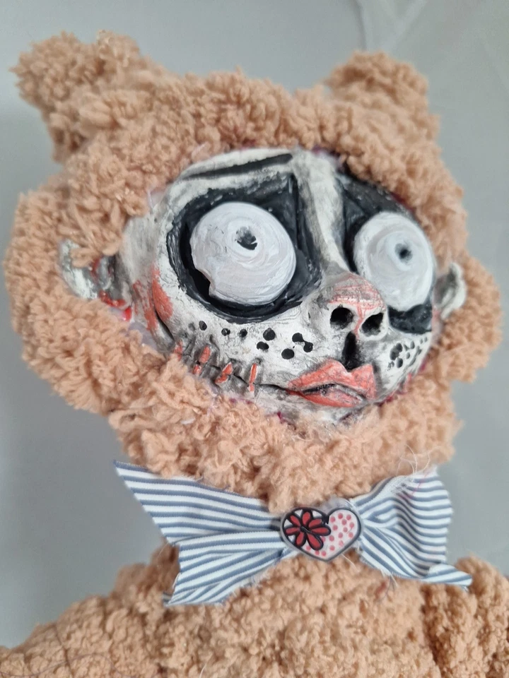 Coraline Mini-me Fuzzy Bear Linda muñeca artista roble hecha a mano. Muñecas Hauntedsoulsart Foto 2 de 4