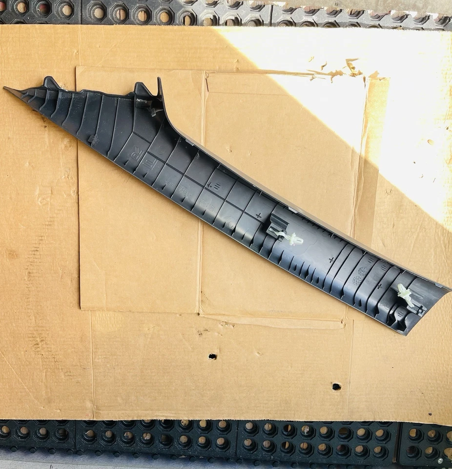 Toyota Corolla 2020/2025 izquierda a pilar cubierta de moldura OEM 62220-02310 FB20 OEM Foto 4 de 4