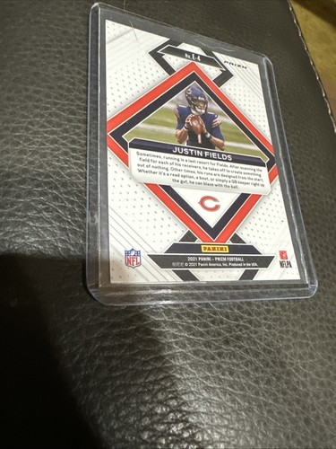 2021 Panini Prizm - Emergent Justin Fields #E-4 Green Ice Prizm (RC) - Picture 2 of 2