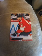 2022-23 Upper Deck Series 1 Base #74 Aleksander Barkov - Florida Panthers