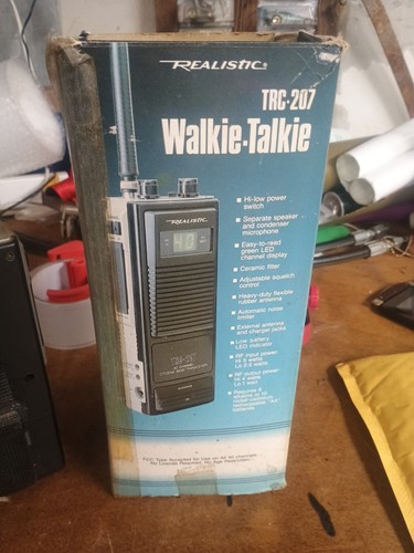 REALISTIC 5 WATT-40 CHANNEL WALKIE TALKIE TRC -207 - Picture 6 of 8