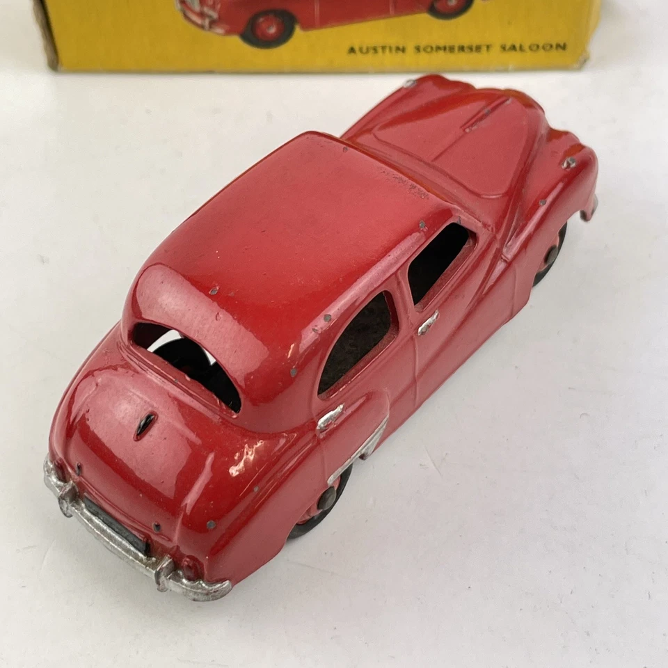 Vintage Boxed Dinky Toys No. 161 Austin Somerset Saloon Red — 第 4/4 张图片