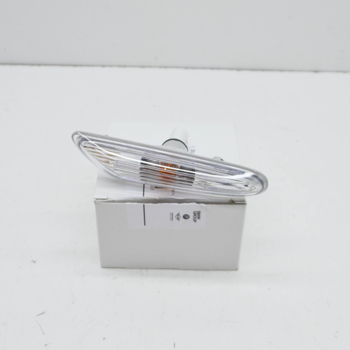 NEW BMW 5 E60 FRONT LEFT WING FENDER TURN INDICATOR 63137165741