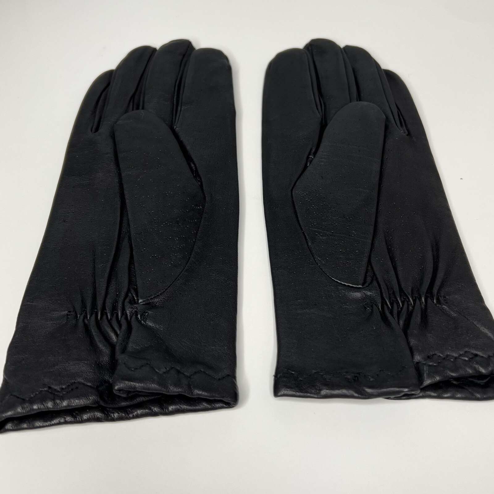 Gloves Black Soft Leather Size Large Elastic Stretch Back Decorative Stitch Trim-image