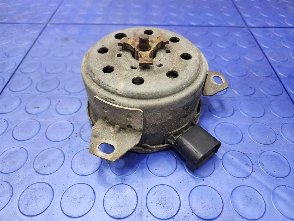 05-09 Chevy Silverado Motor Ventilador Motor Lado Izquierdo o Derecho OEM 89023368 Foto 2 de 4