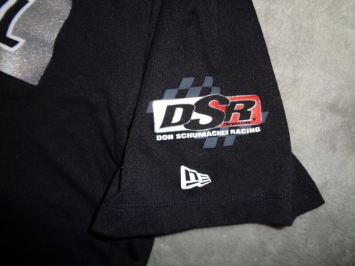 NUEVA ERA DSR Schumacher Drag Racing - Camiseta Mopar Pennzoil Grande/Mediana - Imagen 3 de 8