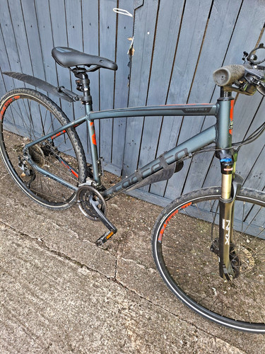 Carrera Crossfire II 700C 18in Hybrid Bike Hydraulic Disc Front Sus 21sp