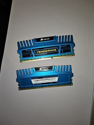 Corsair Vengeance 8GB (2x4GB) DDR3 1600MHz CL9 Gaming RAM Kit Blau CMZ8GX3M2A160