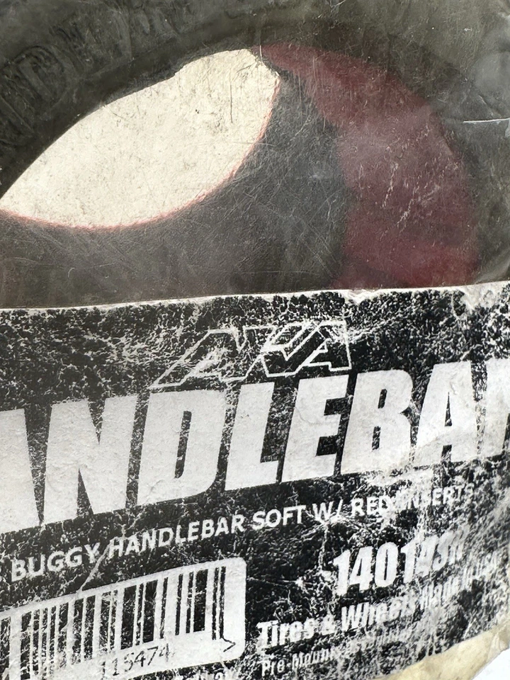 Juego de neumáticos blandos para manillar de buggy AKA RC 1:8 con insertos rojos NOS 14014SR Foto 4 de 4