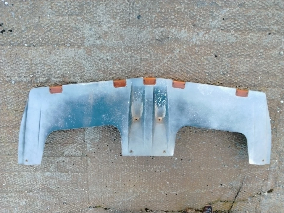 Visera iluminada Lund 19006 para Ford Bronco II 2 1983-87 Foto 2 de 4