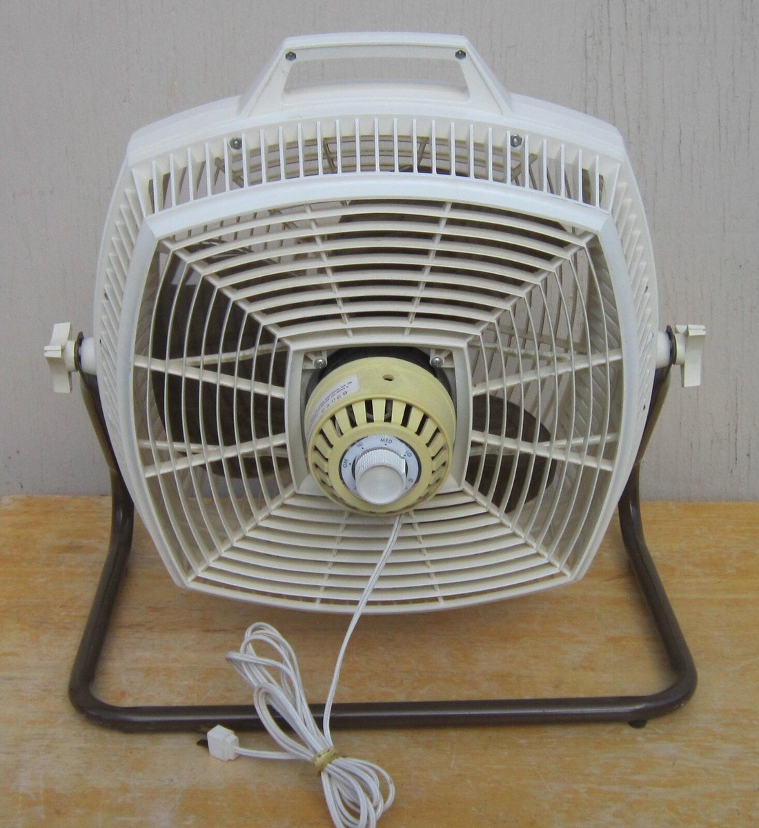 Vintage SEARS Tri-Speed CRADLE FLOOR FAN model 758.805801