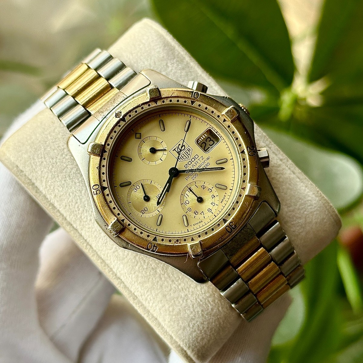 Vintage Tag Heuer 2000 Series Quartz Calibre 185 Men's Watch Vintage Tag Heuer 2000 Series Quartz Calibre 185 Men's Watch