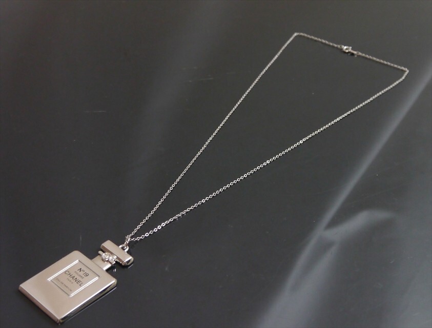 Authentic CHANEL Necklace Perfume NO19 Metallic #5394 | eBay