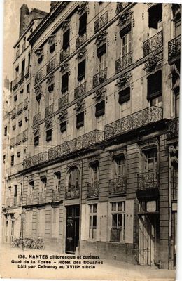 Old postcard Nantes picturesque - Quai de la Fosse - Hotel des Douanes bati (223057)