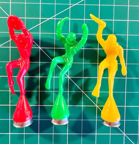 1950'S VINTAGE 3 FROGMEN KELLOGGS CEREAL BAKING SODA PREMIUMS, LARGE 4" VERSIONS