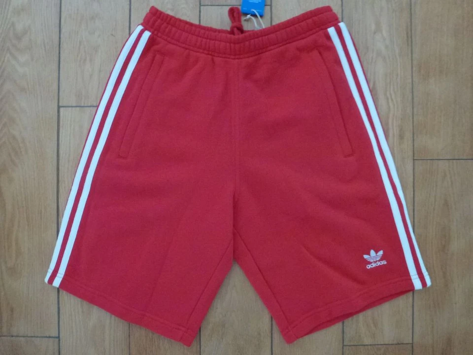 ADIDAS Short Rouge 3 bandes Adicolor Classics Poches zippées NEUF - Photo 1/3