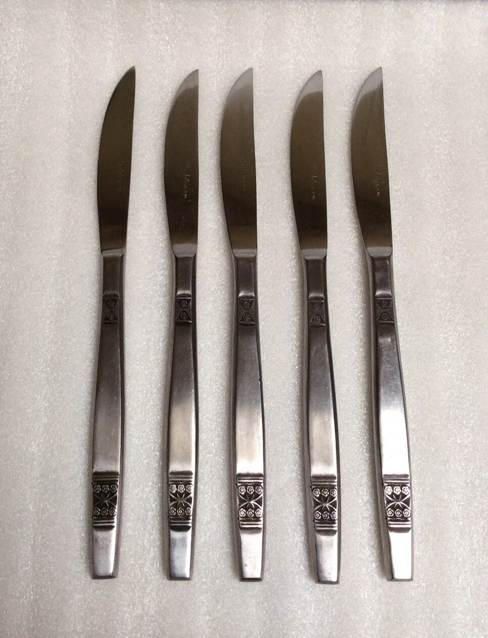Madeira Stainless Japan Black Accent 5 Serrated Dinner Knives Knife 8 1/2”