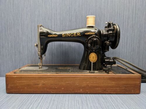 Kids 1991 Singer Lockstitch Sewing Machine Battery Operated Original box  7years+