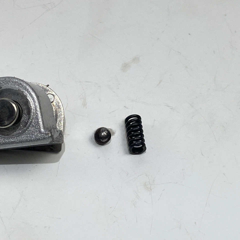 ♻️ Benelli BN 125 E5 2022 - 2024 Rear Right Pillion Footrest Foot Peg ♻️ — 第 2/4 张图片