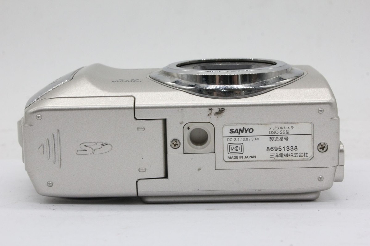 SANYO Xacti S5 2.8x Compact Digital Camera ( v1459 ) From