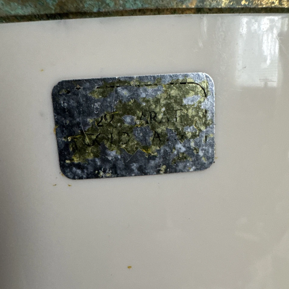 Antigo conjunto de banheiro MCM três peças 22 quilates banhado a ouro pátina lixeira, Kleenex s - Imagem 4 de 4