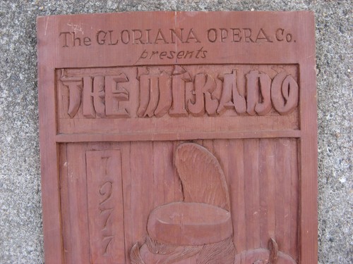 1977 GLORIANA TEATRO/OPERA insegna legno intagliato poster 'THE MIKADO' vintage CALIFORNIA - Foto 4 di 13