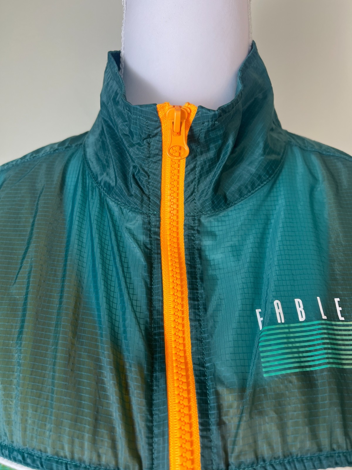 Fabletics Lightweight Windbreaker Jacket and Stre… - image 5