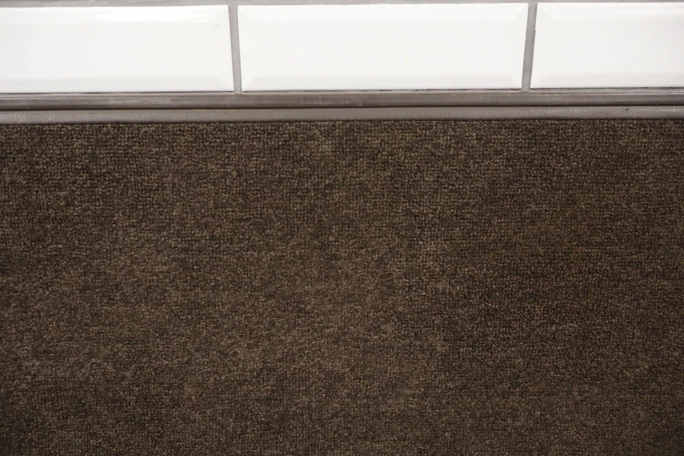 1991 - 1998 年丰田陆地巡洋舰地毯下尾门内部装饰面板 — 第 4/4 张图片