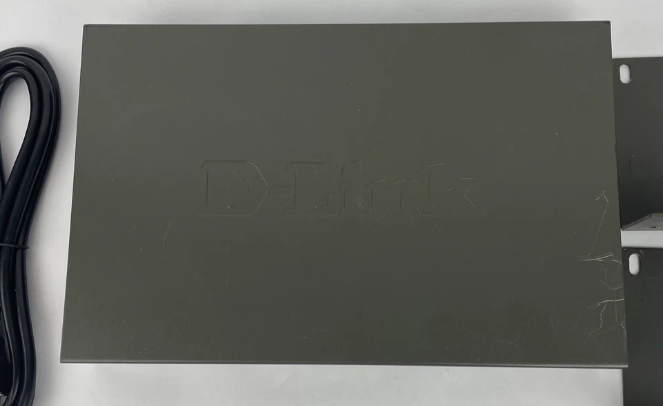 D-Link DES-1024D 24-Port 10/100 Switch Rack-Mountable Fast Ethernet - Image 3 of 4