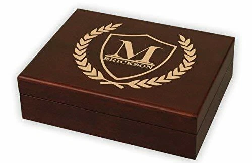 Caja de pelotas de golf DA VINCI personalizada de madera grabada con espacio para 12 pelotas Foto 3 de 4
