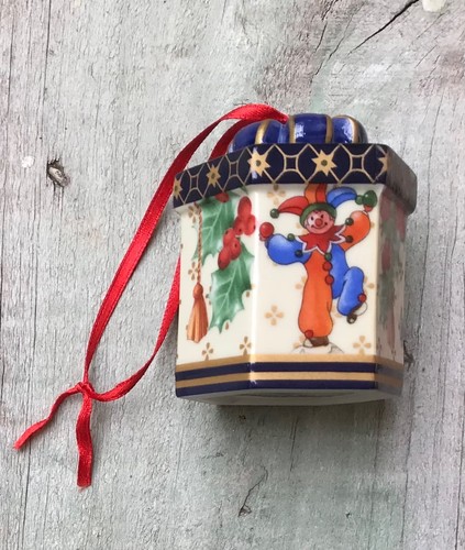 Home Decor Christmas Vintage Villeroy & Boch Fantasy Porcelain Ornament Hanger - Picture 2 of 4