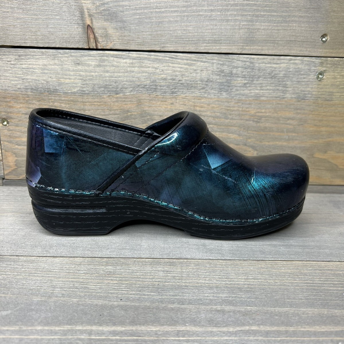 Dansko XP Clogs Womens 36 EU / 6US Blue Purple Iridescent