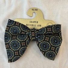 Vintage Butterfly Bow tie Snapper Clip On New On Hanger Green Geometric Pattern