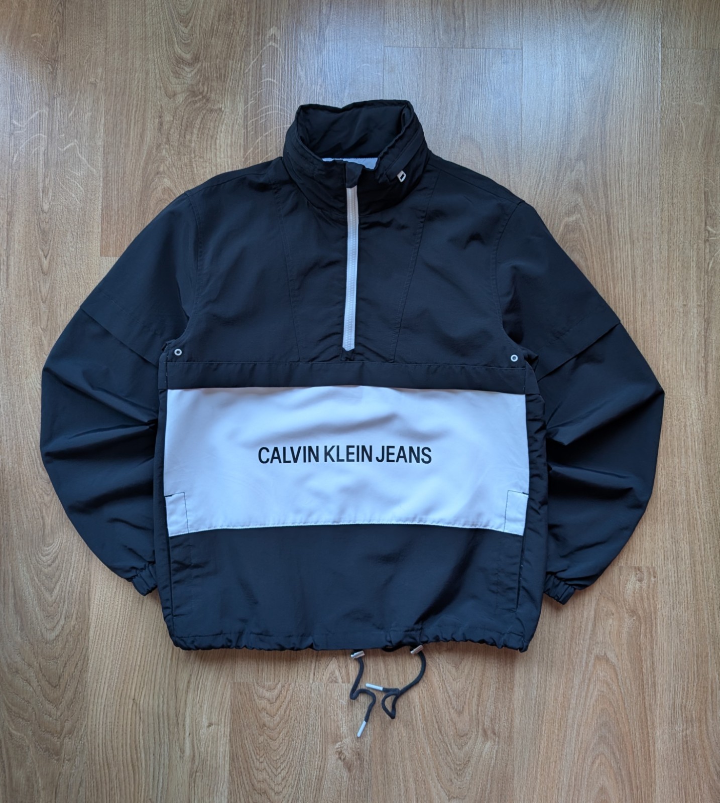 Black White Logo Size S