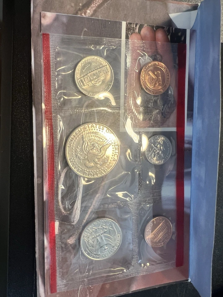 1996 US Mint Set- Original Packaging 10 Coins - 2 Coins Removed - Image 2 of 4