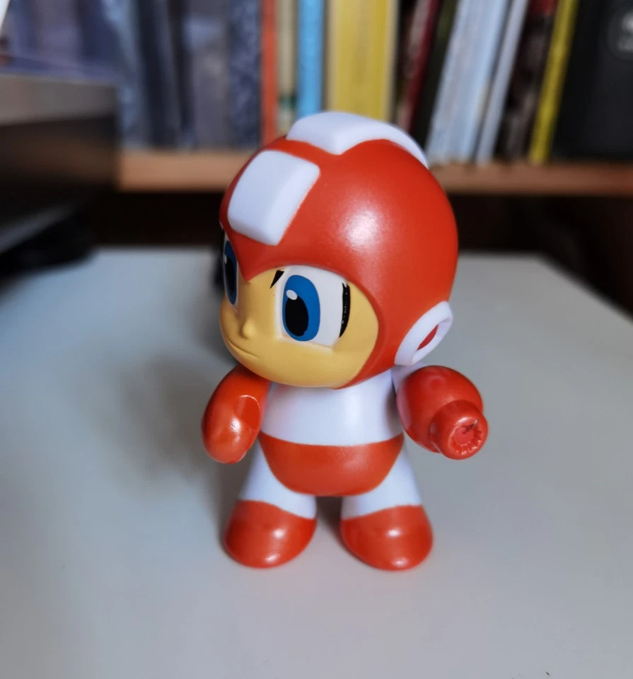 Capcon Kidrobot Mega Man red & white Loot Crate exclusive vinyl figure, Megaman - Image 4 of 4