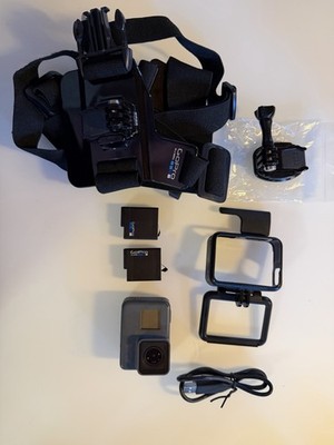 GoPro HERO5 und Zubehörpaket mit Brustgurt, 2 Akkus, Tasche