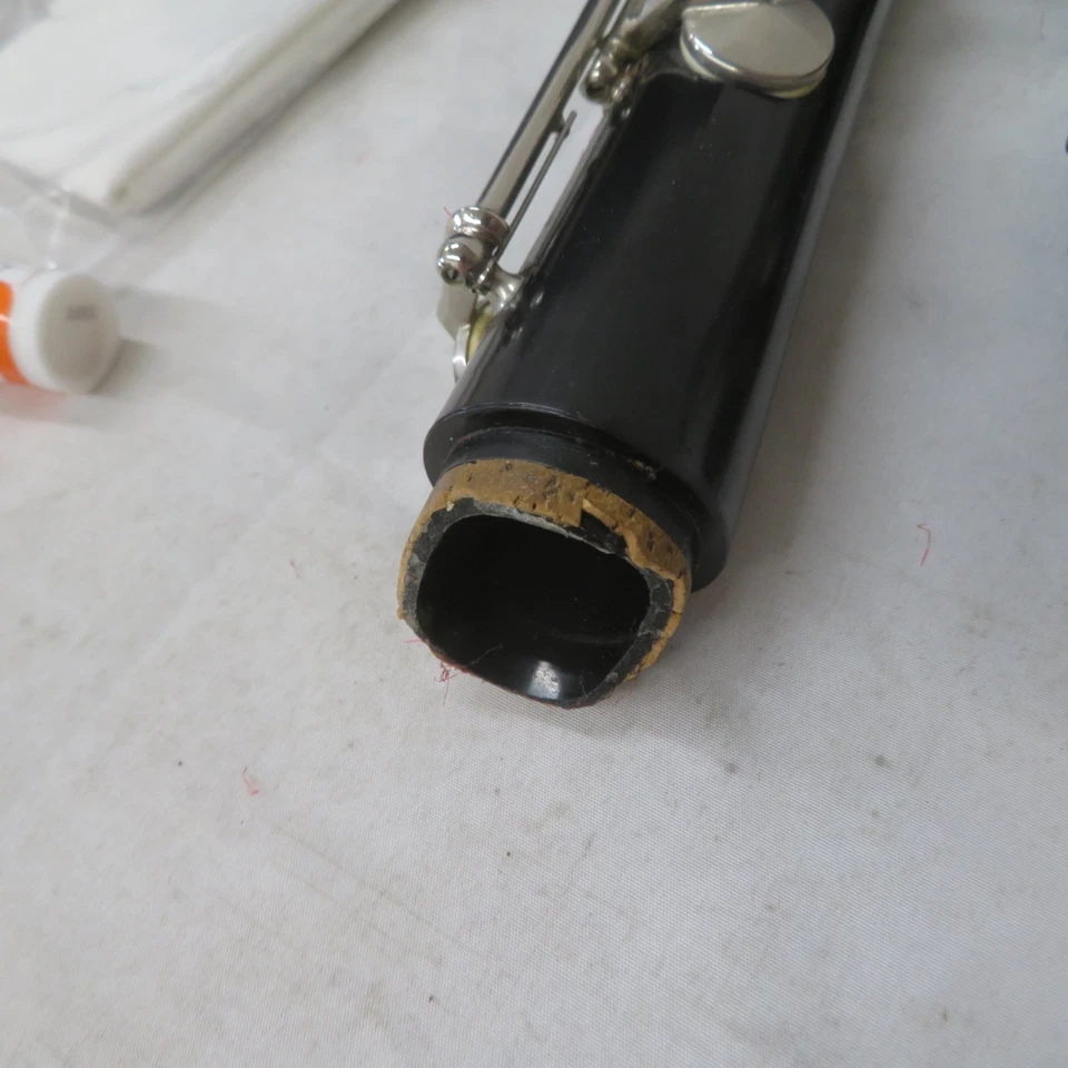 Clarinete Conn, Modelo 16 (Plástico), Roto Foto 4 de 4