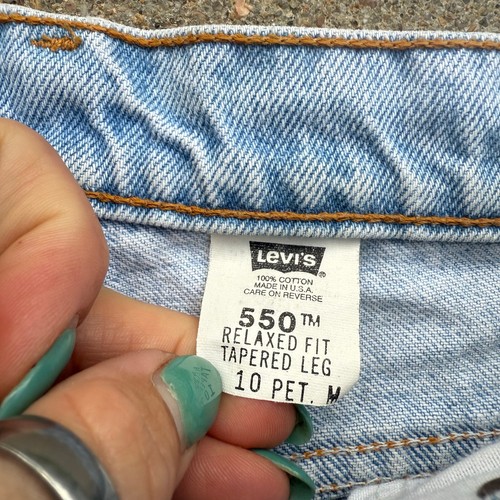 Vintage 90s Levi's 550 Relaxed Fit Cutoff Jean Shorts Size 10 Petite - Picture 5 of 10