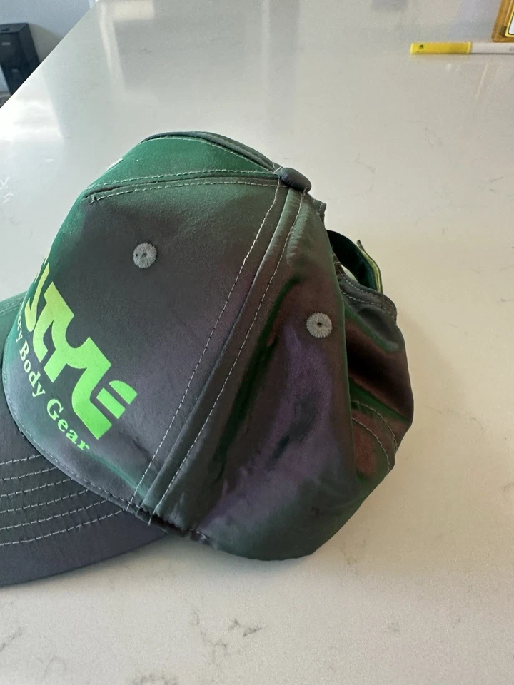 Sombrero estilo surf interplanetario vintage años 90 equipo corporal gorra púrpura verde camaleón Foto 4 de 4