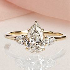 Anello di Fidanzamento Diamante Coltivato in Laboratorio Certificato IGI Oro Giallo 18k 2,50 Ct Taglio Pera