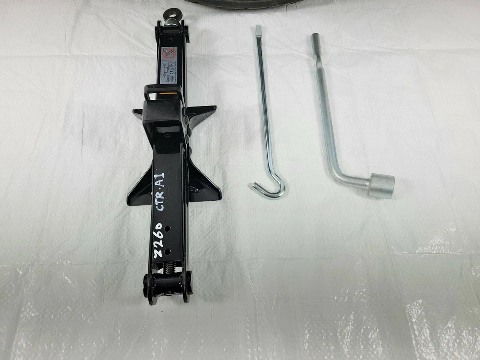 Mazda CX-5 2016 kit de herramientas de gato de neumático de repuesto OEM Foto 2 de 4