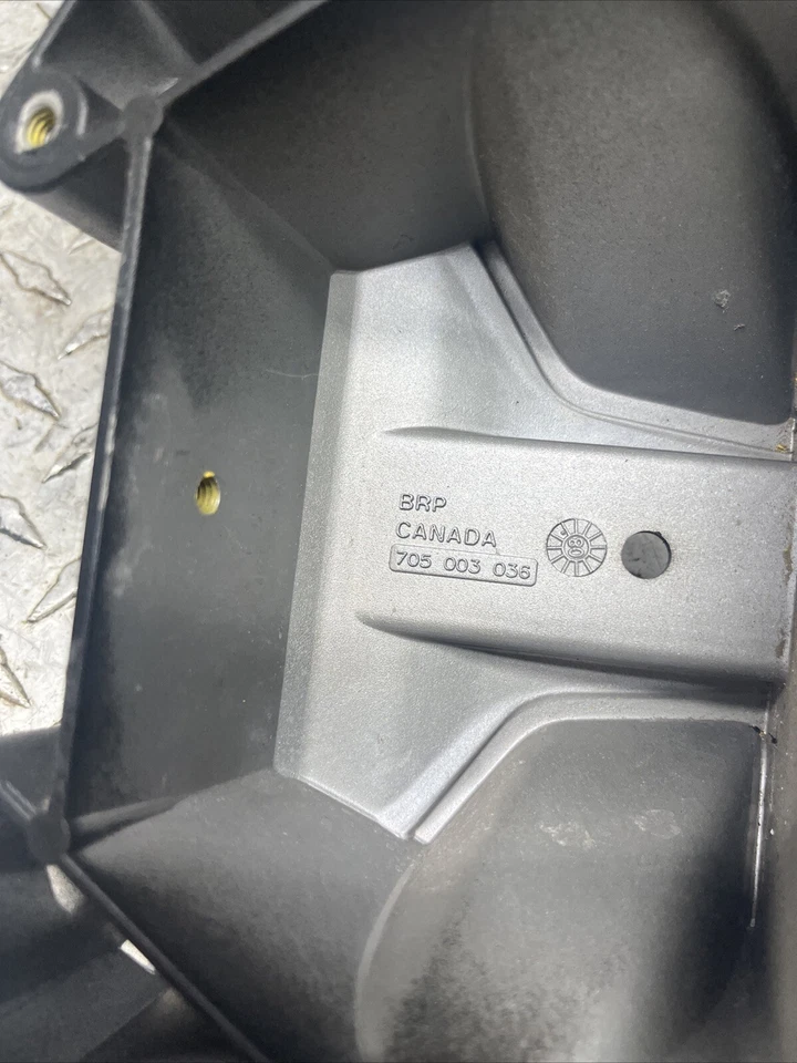 Can-Am Spyder GS Roadster 990 2008 soporte de montaje de faros delanteros Foto 3 de 4