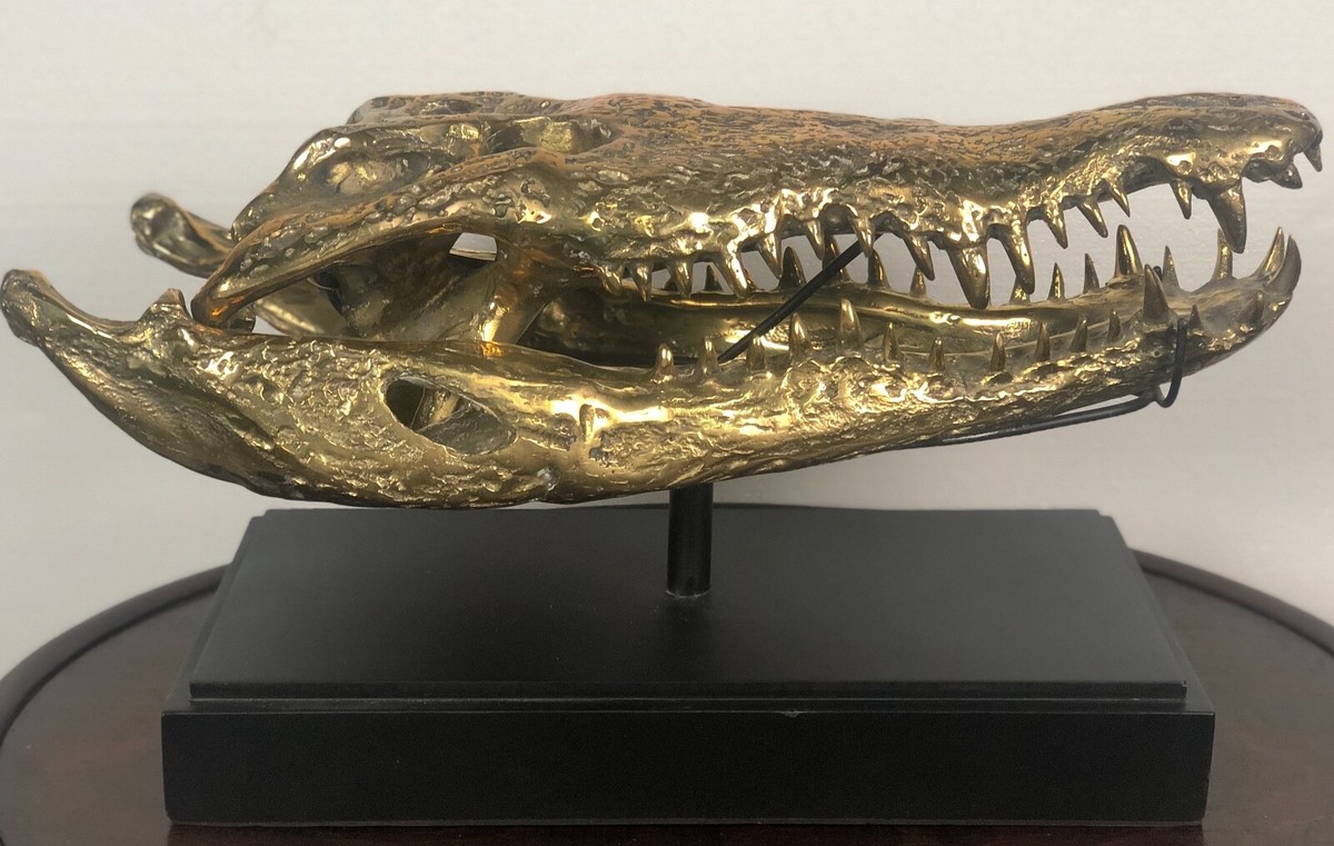 Grande sculpture de crâne de crocodile en laiton, années 1980 - En vente sur France