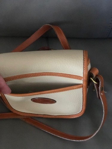 Dooney & Bourke vintage white outback, medium size single pocket Saddle Handbag - Picture 4 of 7