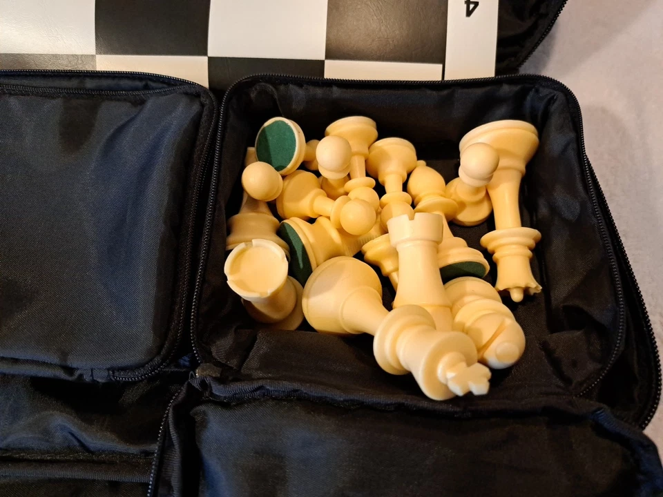 Juego de Ajedrez Torneo Staunton Triple Peso Juego de Ajedrez con Tablero y Bolsa de Viaje Foto 3 de 4